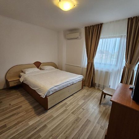 Casa Soarelui Hotel Două Mai Buitenkant foto