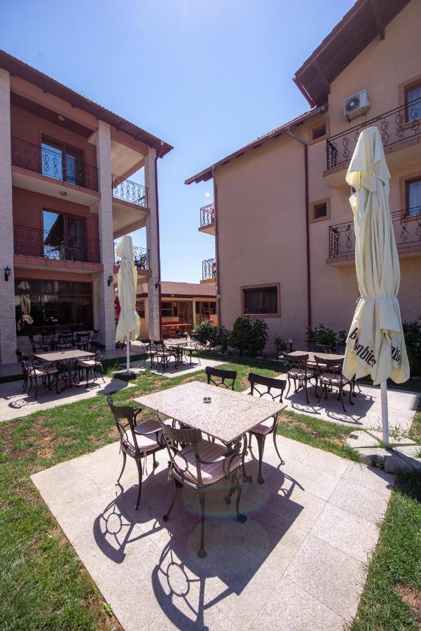 Casa Soarelui Hotel Două Mai Buitenkant foto