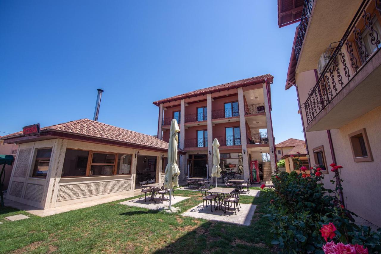 Casa Soarelui Hotel Două Mai Buitenkant foto