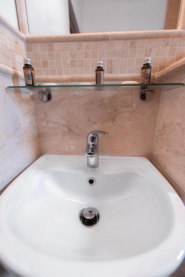 Casa Soarelui Hotel Două Mai Buitenkant foto
