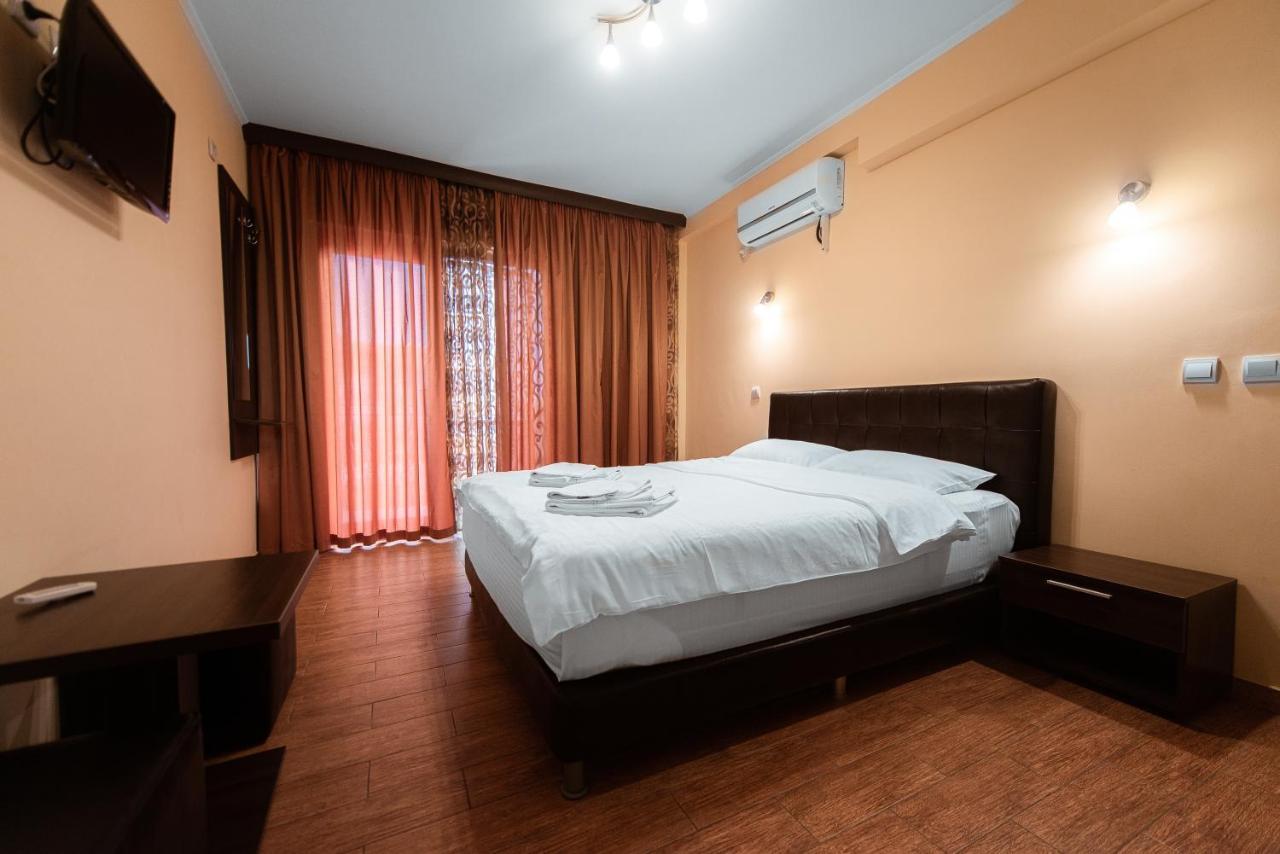 Casa Soarelui Hotel Două Mai Buitenkant foto