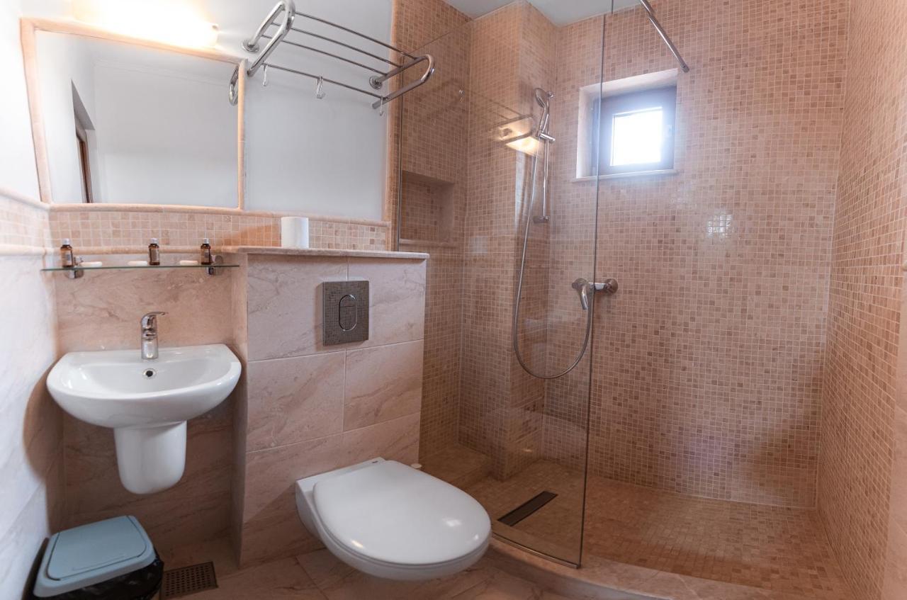 Casa Soarelui Hotel Două Mai Buitenkant foto