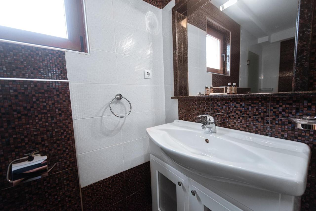 Casa Soarelui Hotel Două Mai Buitenkant foto