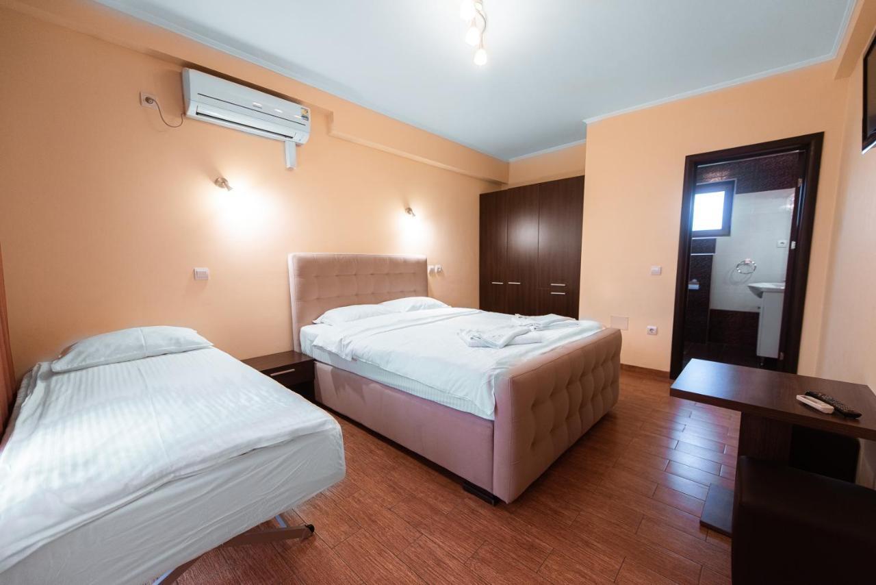 Casa Soarelui Hotel Două Mai Buitenkant foto