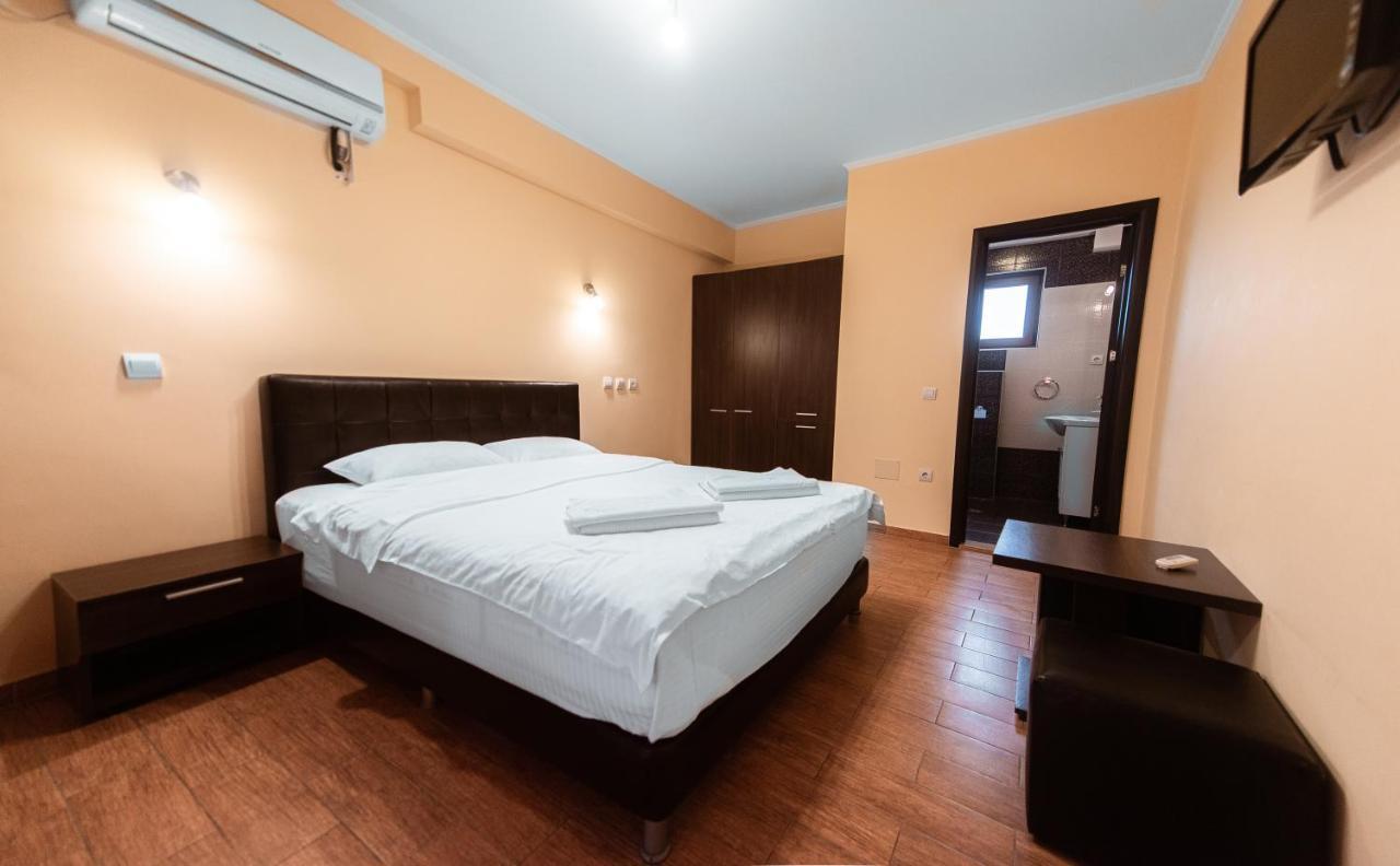 Casa Soarelui Hotel Două Mai Buitenkant foto